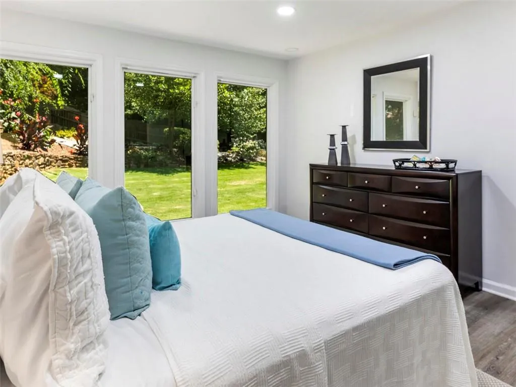 6695 Chesapeake Point Nw, Sandy Springs, Georgia 30328, 6 Bedrooms Bedrooms, ,3 BathroomsBathrooms,Residential,Sold,6695 Chesapeake Point Nw,7049025