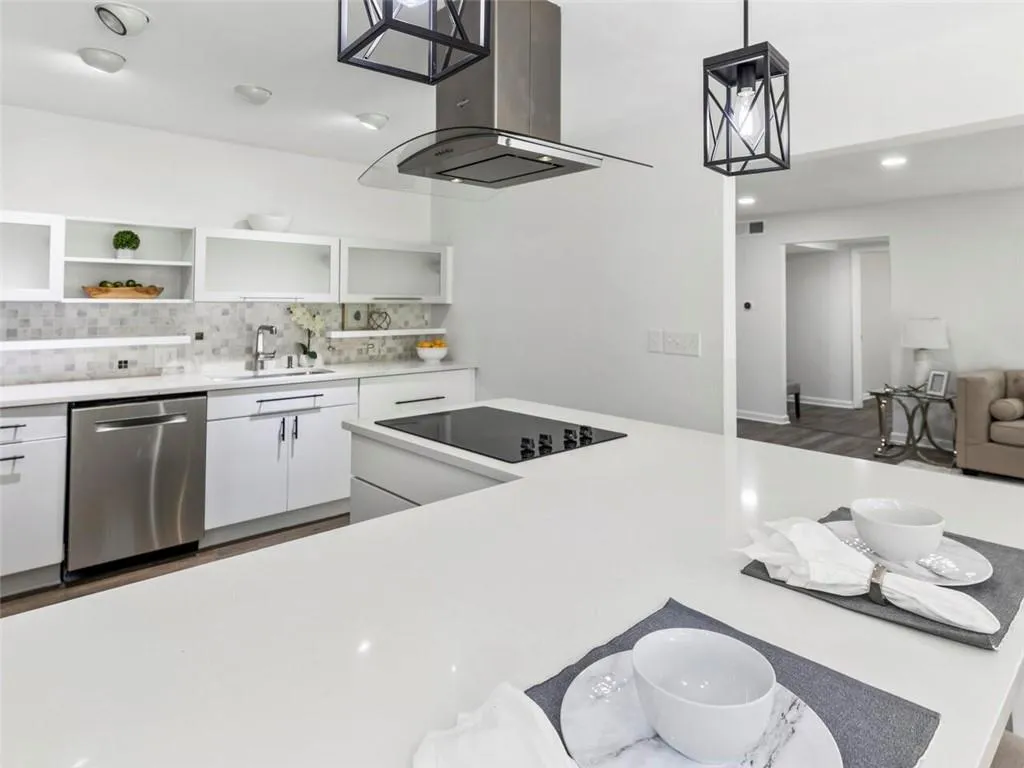 6695 Chesapeake Point Nw, Sandy Springs, Georgia 30328, 6 Bedrooms Bedrooms, ,3 BathroomsBathrooms,Residential,Sold,6695 Chesapeake Point Nw,7049025