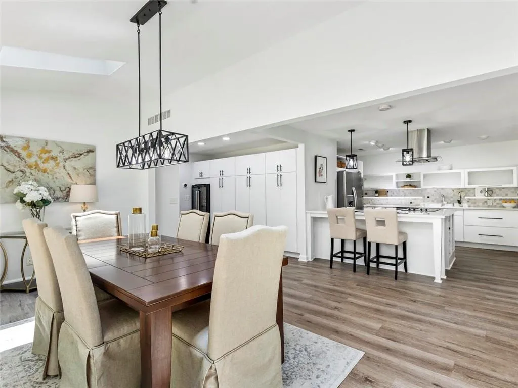 6695 Chesapeake Point Nw, Sandy Springs, Georgia 30328, 6 Bedrooms Bedrooms, ,3 BathroomsBathrooms,Residential,Sold,6695 Chesapeake Point Nw,7049025