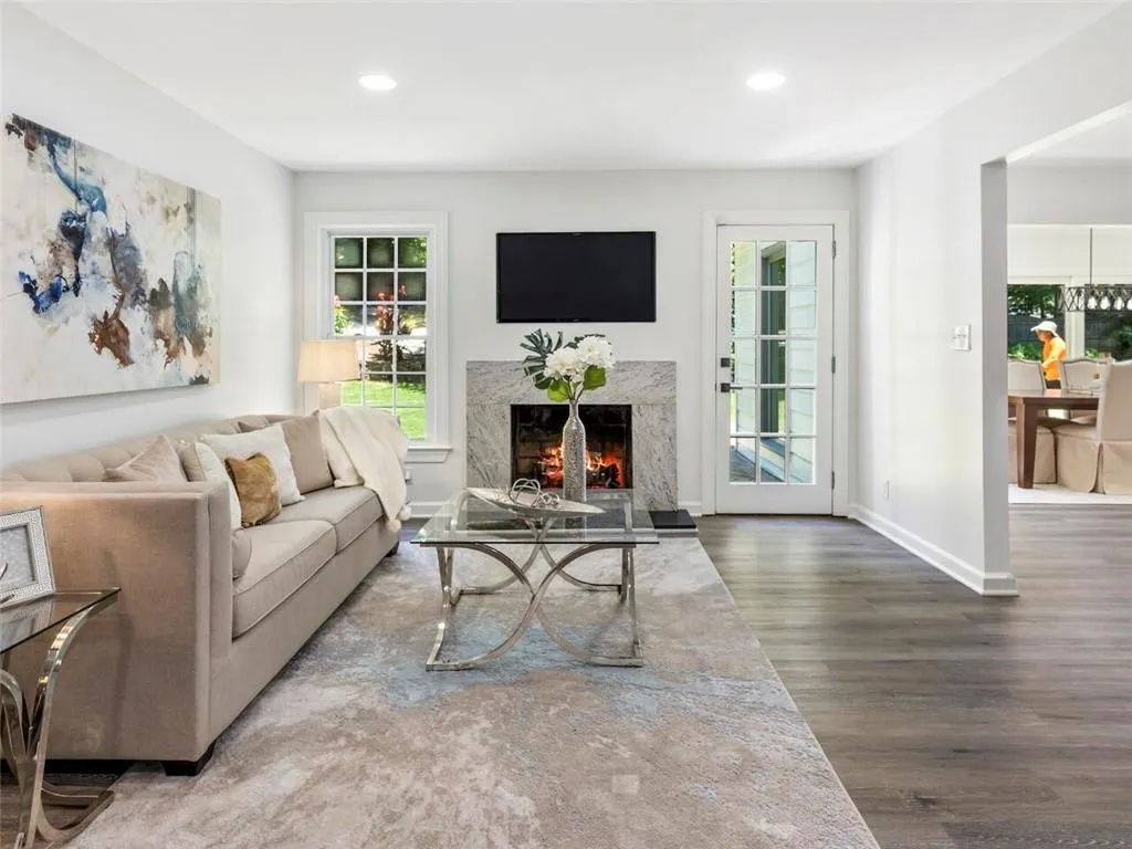 6695 Chesapeake Point Nw, Sandy Springs, Georgia 30328, 6 Bedrooms Bedrooms, ,3 BathroomsBathrooms,Residential,Sold,6695 Chesapeake Point Nw,7049025