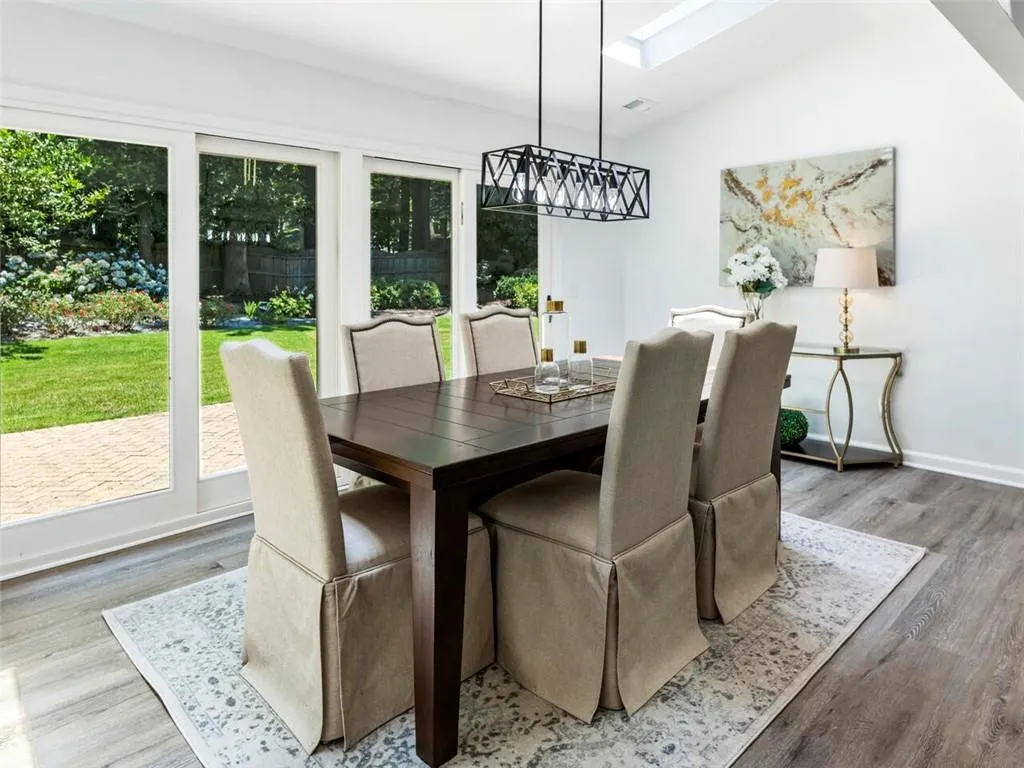 6695 Chesapeake Point Nw, Sandy Springs, Georgia 30328, 6 Bedrooms Bedrooms, ,3 BathroomsBathrooms,Residential,Sold,6695 Chesapeake Point Nw,7049025