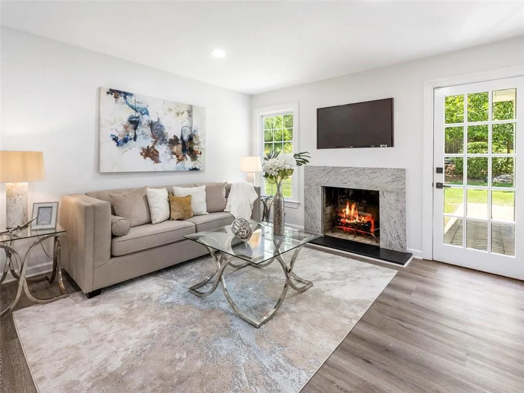 6695 Chesapeake Point Nw, Sandy Springs, Georgia 30328, 6 Bedrooms Bedrooms, ,3 BathroomsBathrooms,Residential,Sold,6695 Chesapeake Point Nw,7049025