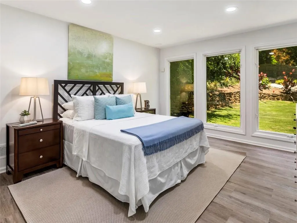 6695 Chesapeake Point Nw, Sandy Springs, Georgia 30328, 6 Bedrooms Bedrooms, ,3 BathroomsBathrooms,Residential,Sold,6695 Chesapeake Point Nw,7049025