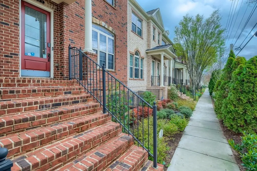 305 Alderwood Lane, Sandy Springs, Georgia 30328, 3 Bedrooms Bedrooms, ,3 BathroomsBathrooms,Residential,Sold,305 Alderwood Lane,7020149