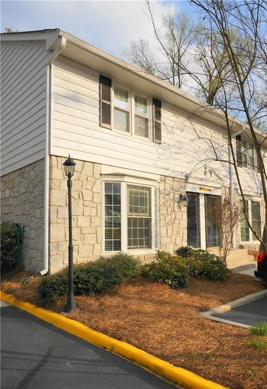 136 Peachtree Memorial Drive Nw Unit Nh-4, Atlanta, Georgia 30309, 2 Bedrooms Bedrooms, ,1 BathroomBathrooms,Residential,Sold,136 Peachtree Memorial Drive Nw Unit Nh-4,5825564