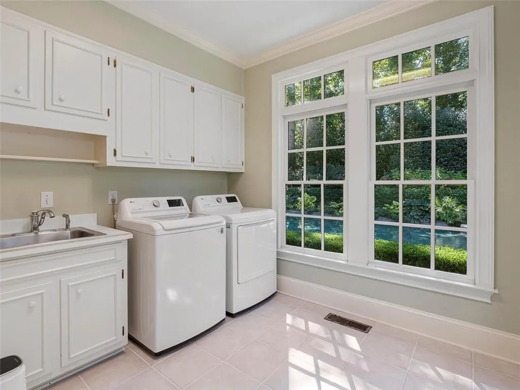 115 Old Stratton Chase, Atlanta, Georgia 30328, 6 Bedrooms Bedrooms, ,5 BathroomsBathrooms,Residential,Sold,115 Old Stratton Chase,6949505