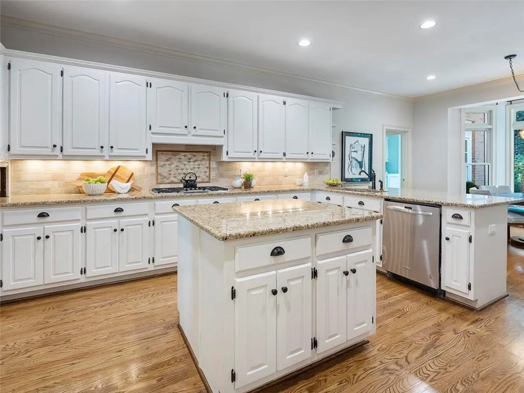 115 Old Stratton Chase, Atlanta, Georgia 30328, 6 Bedrooms Bedrooms, ,5 BathroomsBathrooms,Residential,Sold,115 Old Stratton Chase,6949505