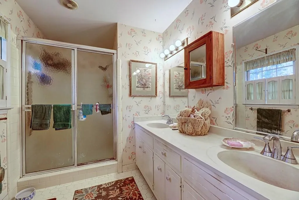 7545 Spalding Lane, Sandy Springs, Georgia 30350, 5 Bedrooms Bedrooms, ,2 BathroomsBathrooms,Residential,Sold,7545 Spalding Lane,6859799