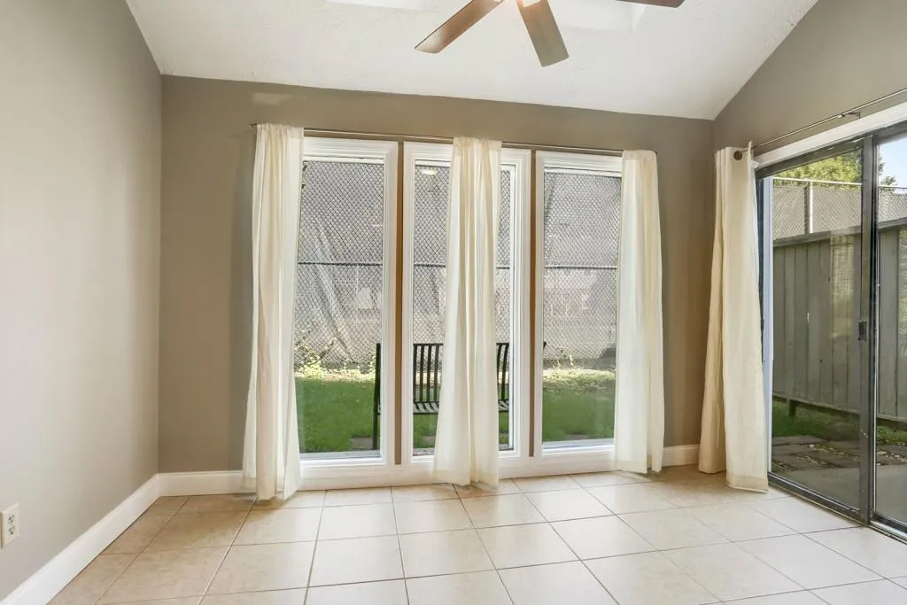 7750 Roswell Road Unit 2a, Sandy Springs, Georgia 30350, 2 Bedrooms Bedrooms, ,1 BathroomBathrooms,Residential,Sold,7750 Roswell Road Unit 2a,5882303