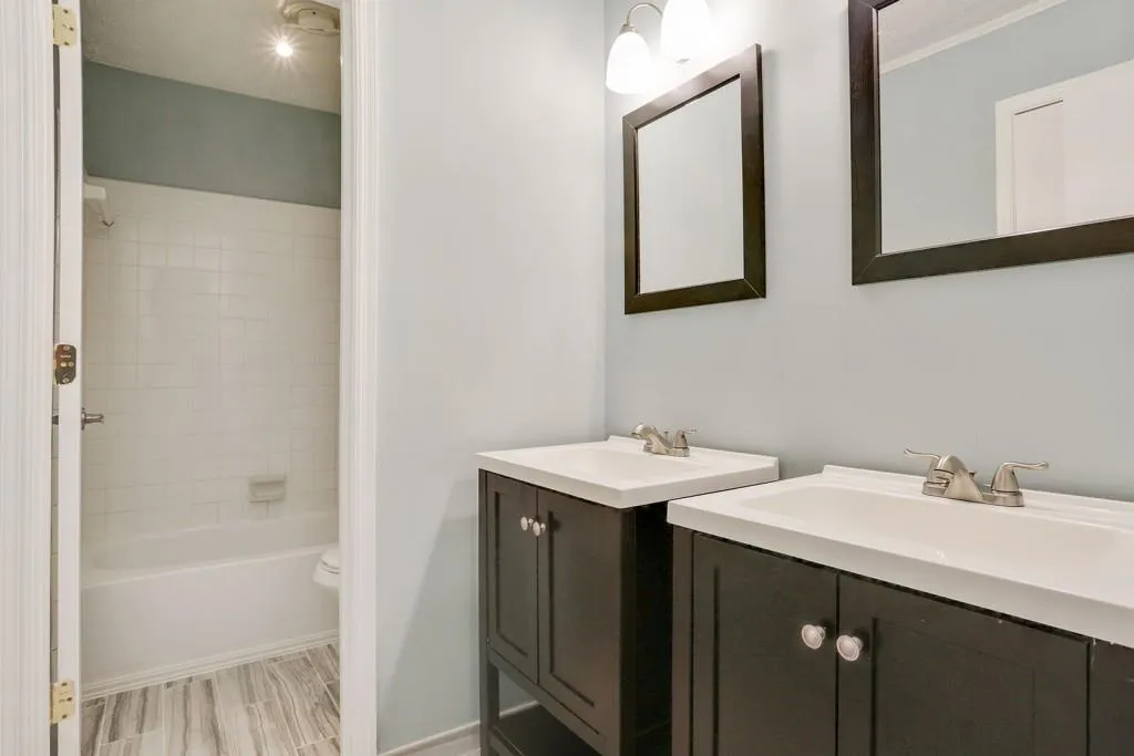 7750 Roswell Road Unit 2a, Sandy Springs, Georgia 30350, 2 Bedrooms Bedrooms, ,1 BathroomBathrooms,Residential,Sold,7750 Roswell Road Unit 2a,5882303