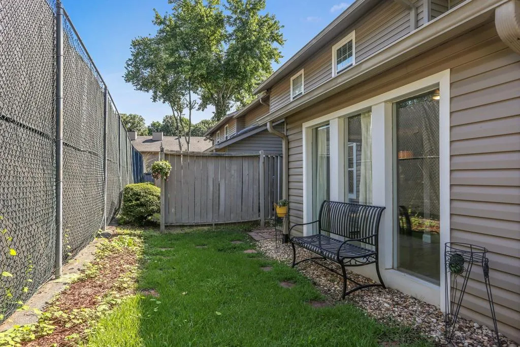 7750 Roswell Road Unit 2a, Sandy Springs, Georgia 30350, 2 Bedrooms Bedrooms, ,1 BathroomBathrooms,Residential,Sold,7750 Roswell Road Unit 2a,5882303