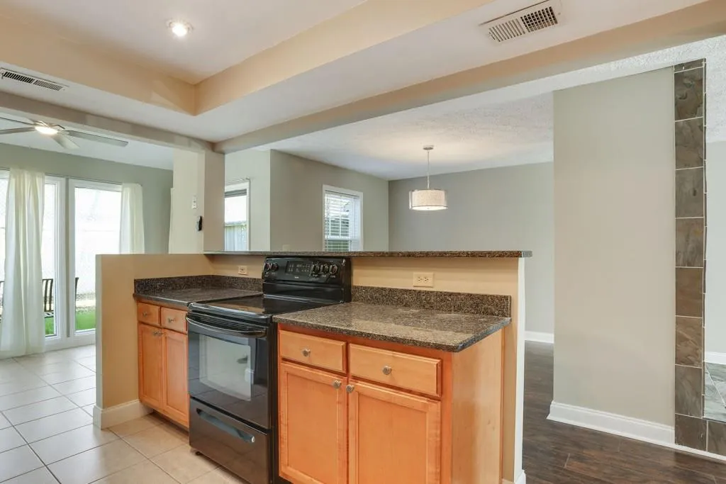 7750 Roswell Road Unit 2a, Sandy Springs, Georgia 30350, 2 Bedrooms Bedrooms, ,1 BathroomBathrooms,Residential,Sold,7750 Roswell Road Unit 2a,5882303