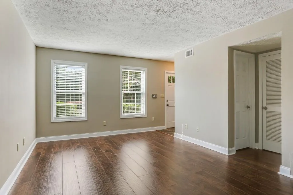 7750 Roswell Road Unit 2a, Sandy Springs, Georgia 30350, 2 Bedrooms Bedrooms, ,1 BathroomBathrooms,Residential,Sold,7750 Roswell Road Unit 2a,5882303