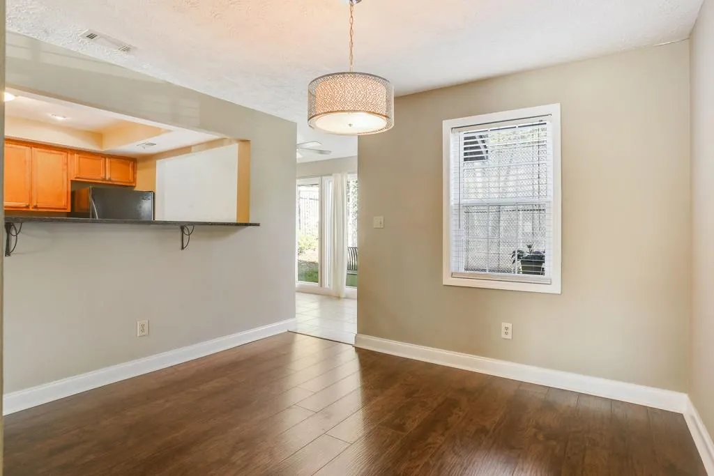 7750 Roswell Road Unit 2a, Sandy Springs, Georgia 30350, 2 Bedrooms Bedrooms, ,1 BathroomBathrooms,Residential,Sold,7750 Roswell Road Unit 2a,5882303