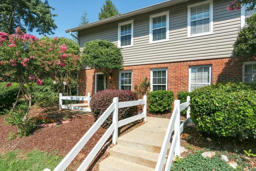 7750 Roswell Road Unit 2a, Sandy Springs, Georgia 30350, 2 Bedrooms Bedrooms, ,1 BathroomBathrooms,Residential,Sold,7750 Roswell Road Unit 2a,5882303