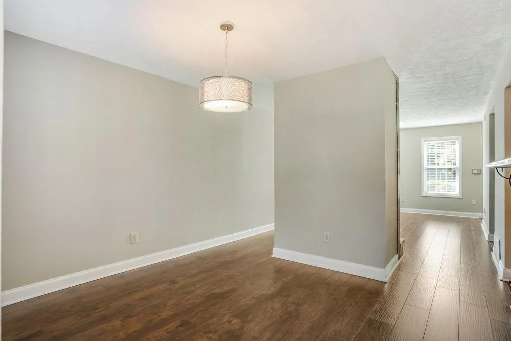 7750 Roswell Road Unit 2a, Sandy Springs, Georgia 30350, 2 Bedrooms Bedrooms, ,1 BathroomBathrooms,Residential,Sold,7750 Roswell Road Unit 2a,5882303