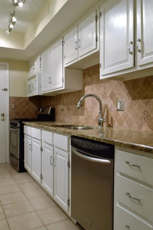 6851 Roswell Road Unit H15, Sandy Springs, Georgia 30328, 3 Bedrooms Bedrooms, ,2 BathroomsBathrooms,Residential,Sold,6851 Roswell Road Unit H15,5940735