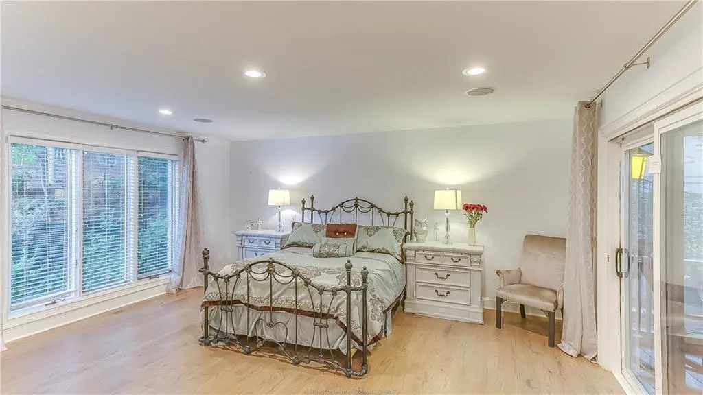 990 Riverside Trace, Atlanta, Georgia 30328, 6 Bedrooms Bedrooms, ,5 BathroomsBathrooms,Residential,Sold,990 Riverside Trace,6565869