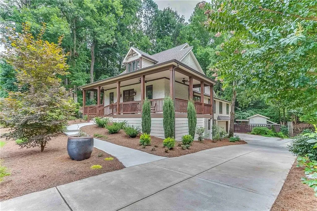 990 Riverside Trace, Atlanta, Georgia 30328, 6 Bedrooms Bedrooms, ,5 BathroomsBathrooms,Residential,Sold,990 Riverside Trace,6565869