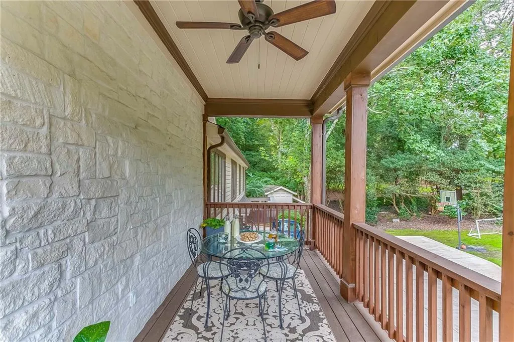 990 Riverside Trace, Atlanta, Georgia 30328, 6 Bedrooms Bedrooms, ,5 BathroomsBathrooms,Residential,Sold,990 Riverside Trace,6565869