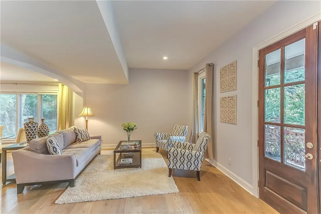 990 Riverside Trace, Atlanta, Georgia 30328, 6 Bedrooms Bedrooms, ,5 BathroomsBathrooms,Residential,Sold,990 Riverside Trace,6565869