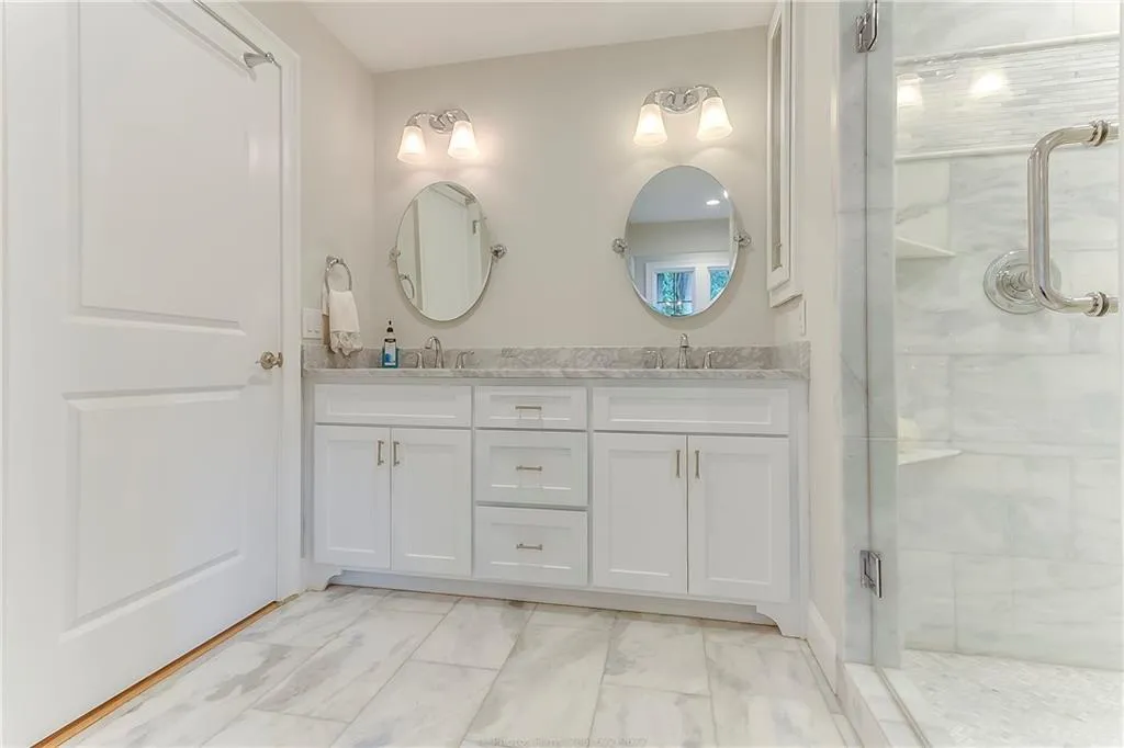 990 Riverside Trace, Atlanta, Georgia 30328, 6 Bedrooms Bedrooms, ,5 BathroomsBathrooms,Residential,Sold,990 Riverside Trace,6565869