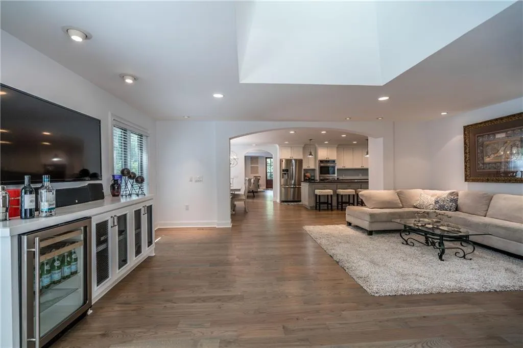 990 Riverside Trace, Atlanta, Georgia 30328, 6 Bedrooms Bedrooms, ,5 BathroomsBathrooms,Residential,Sold,990 Riverside Trace,6565869