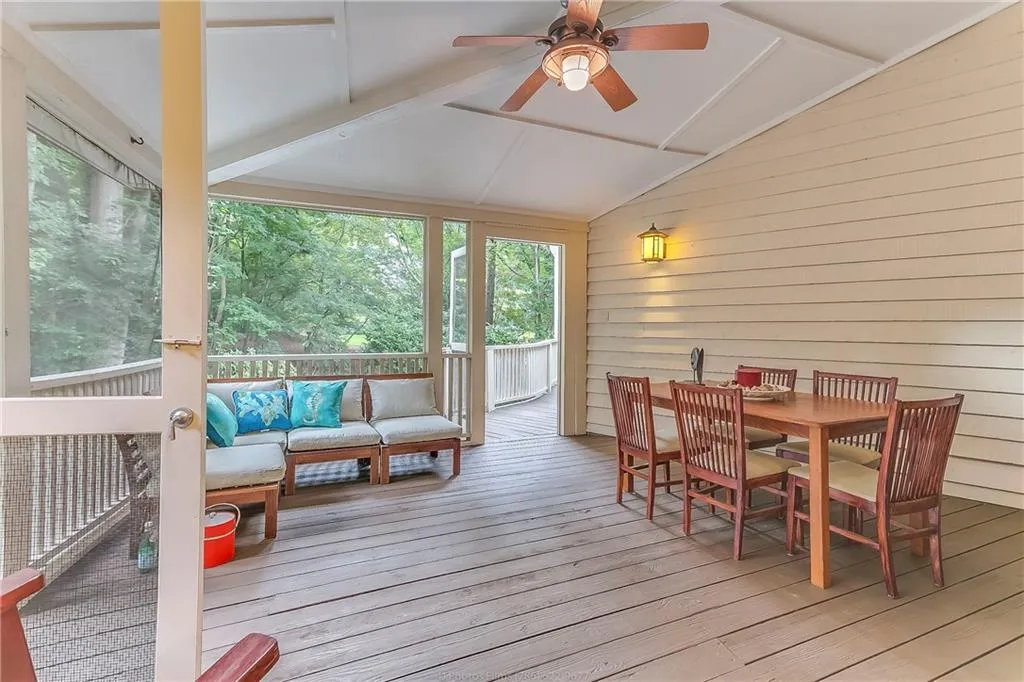 990 Riverside Trace, Atlanta, Georgia 30328, 6 Bedrooms Bedrooms, ,5 BathroomsBathrooms,Residential,Sold,990 Riverside Trace,6565869