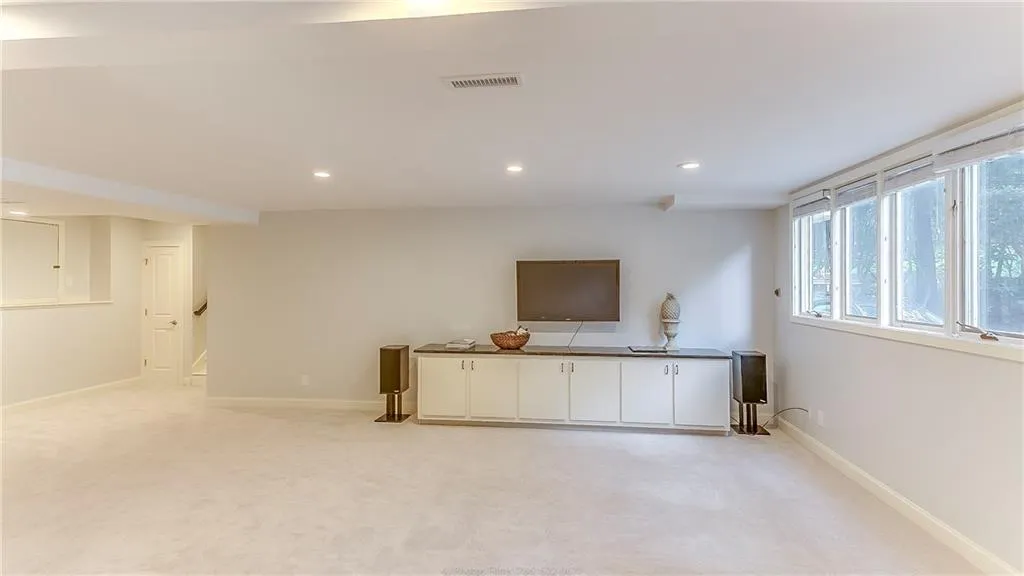 990 Riverside Trace, Atlanta, Georgia 30328, 6 Bedrooms Bedrooms, ,5 BathroomsBathrooms,Residential,Sold,990 Riverside Trace,6565869