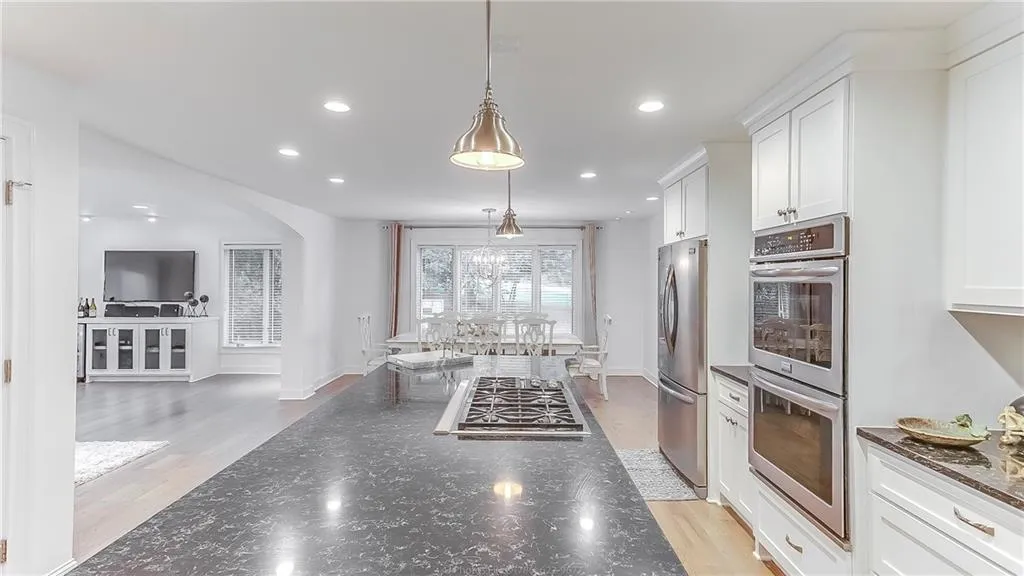 990 Riverside Trace, Atlanta, Georgia 30328, 6 Bedrooms Bedrooms, ,5 BathroomsBathrooms,Residential,Sold,990 Riverside Trace,6565869