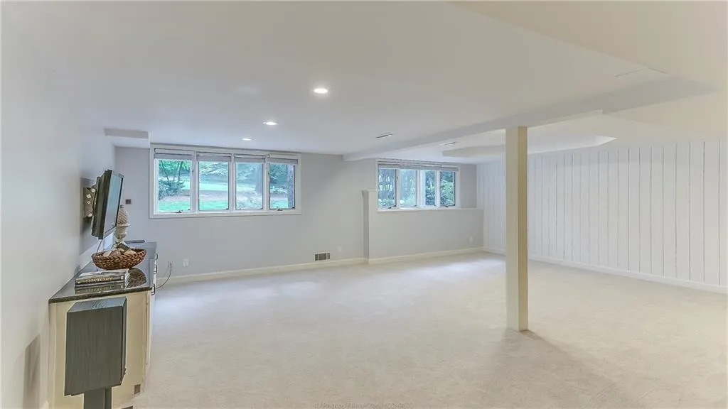 990 Riverside Trace, Atlanta, Georgia 30328, 6 Bedrooms Bedrooms, ,5 BathroomsBathrooms,Residential,Sold,990 Riverside Trace,6565869