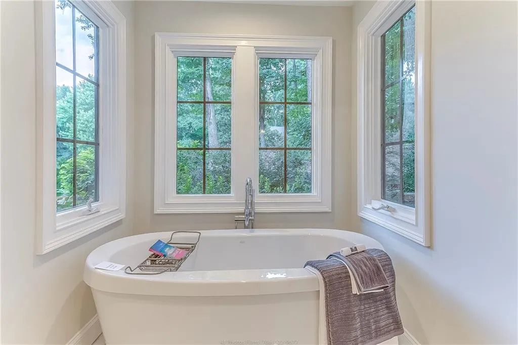 990 Riverside Trace, Atlanta, Georgia 30328, 6 Bedrooms Bedrooms, ,5 BathroomsBathrooms,Residential,Sold,990 Riverside Trace,6565869