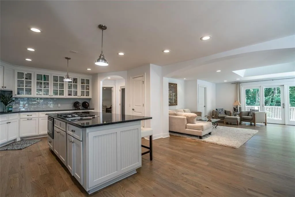 990 Riverside Trace, Atlanta, Georgia 30328, 6 Bedrooms Bedrooms, ,5 BathroomsBathrooms,Residential,Sold,990 Riverside Trace,6565869