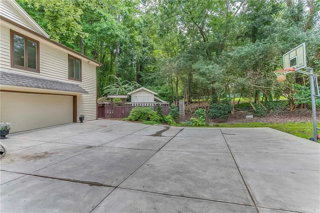 990 Riverside Trace, Atlanta, Georgia 30328, 6 Bedrooms Bedrooms, ,5 BathroomsBathrooms,Residential,Sold,990 Riverside Trace,6565869