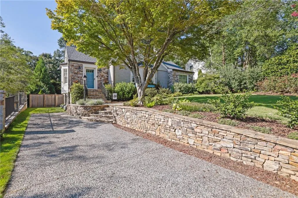 656 Darlington Road Ne, Atlanta, Georgia 30305, 3 Bedrooms Bedrooms, 0 ,2 BathroomsBathrooms,Residential,For Sale,656 Darlington Road Ne,7837946