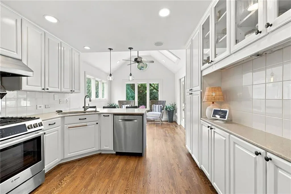 656 Darlington Road Ne, Atlanta, Georgia 30305, 3 Bedrooms Bedrooms, 0 ,2 BathroomsBathrooms,Residential,For Sale,656 Darlington Road Ne,7837946