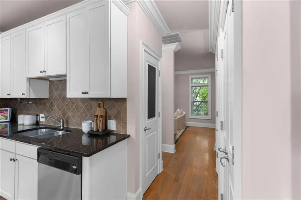 853 Perennial Drive, Atlanta, Georgia 30328, 3 Bedrooms Bedrooms, ,2 BathroomsBathrooms,Residential,For Sale,853 Perennial Drive,7625273