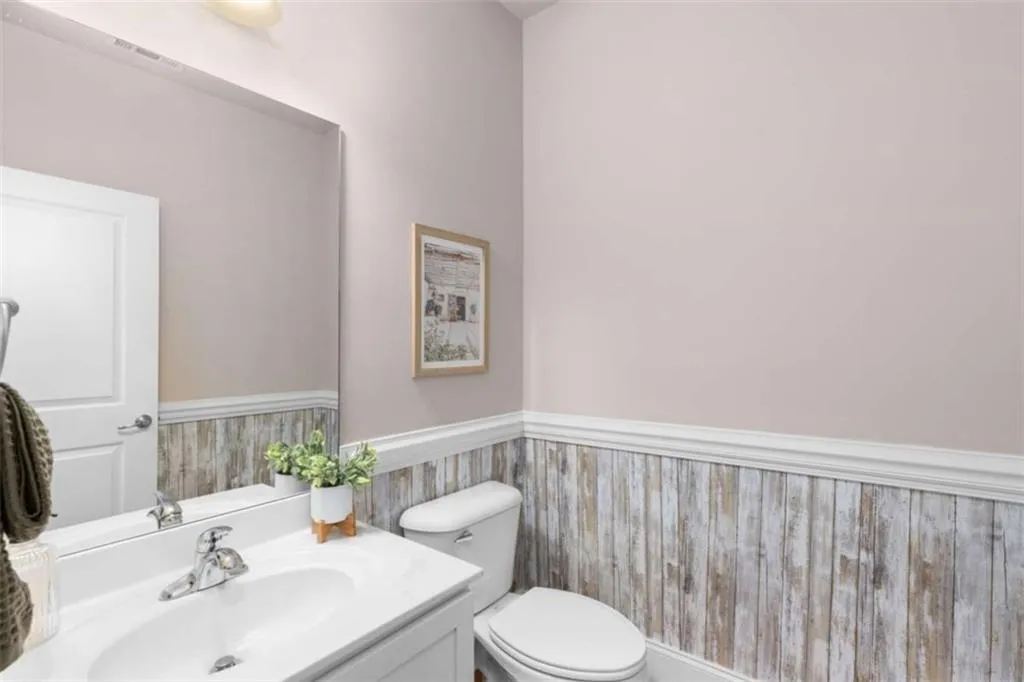 853 Perennial Drive, Atlanta, Georgia 30328, 3 Bedrooms Bedrooms, ,2 BathroomsBathrooms,Residential,For Sale,853 Perennial Drive,7625273