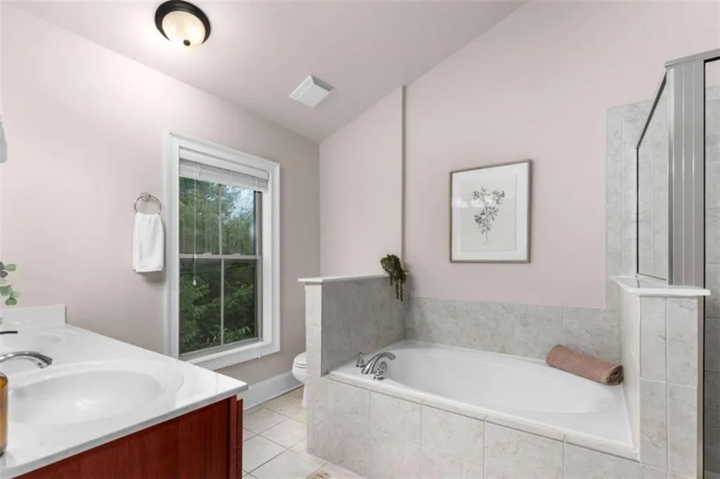 853 Perennial Drive, Atlanta, Georgia 30328, 3 Bedrooms Bedrooms, ,2 BathroomsBathrooms,Residential,For Sale,853 Perennial Drive,7625273
