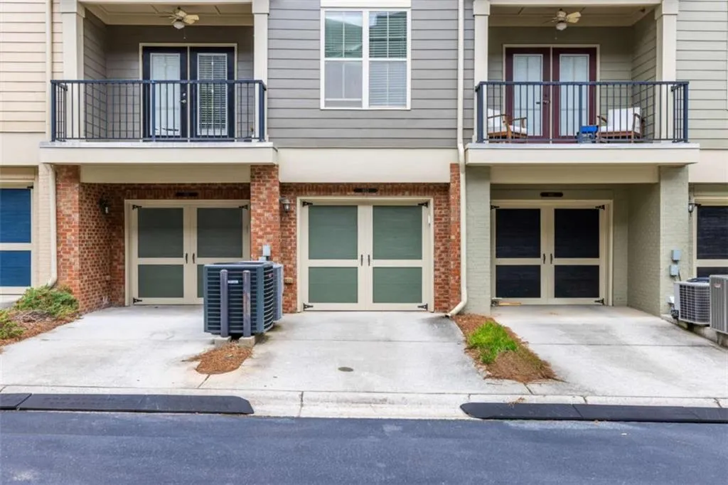 853 Perennial Drive, Atlanta, Georgia 30328, 3 Bedrooms Bedrooms, ,2 BathroomsBathrooms,Residential,For Sale,853 Perennial Drive,7625273