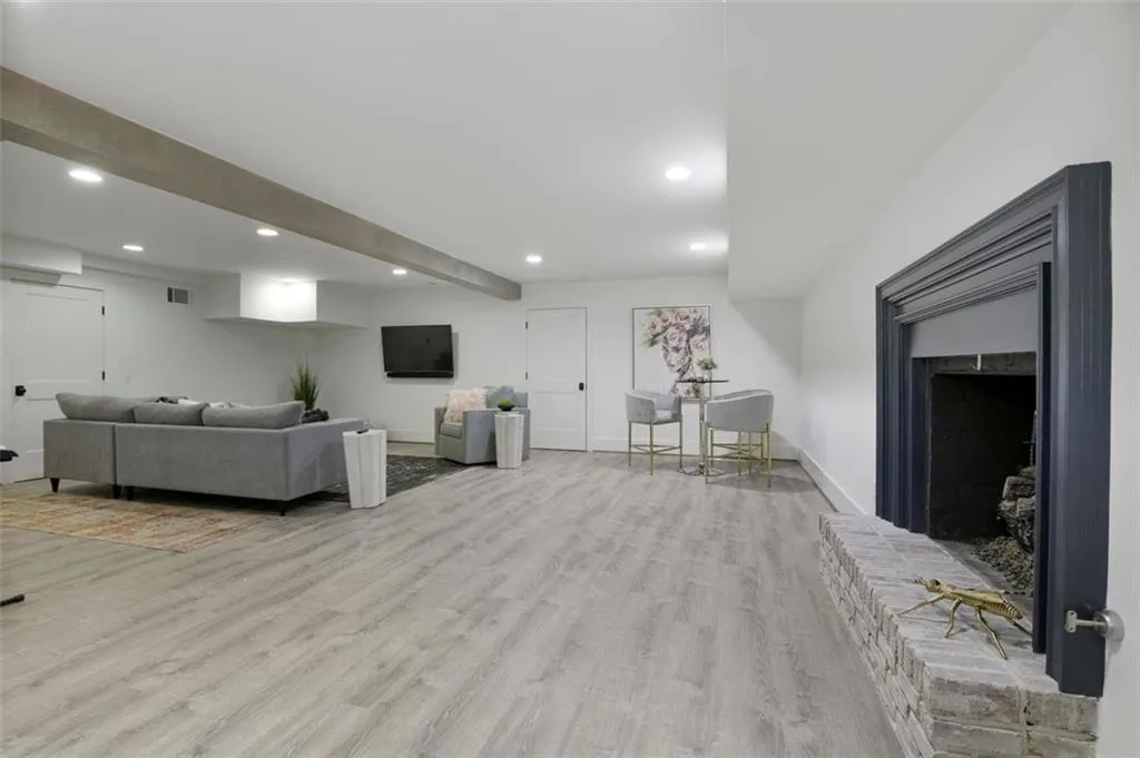 6860 Heathfield Drive Nw, Sandy Springs, Georgia 30328, 5 Bedrooms Bedrooms, ,5 BathroomsBathrooms,Residential,Sold,6860 Heathfield Drive Nw,7479735