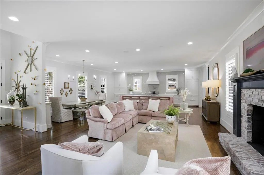 6860 Heathfield Drive Nw, Sandy Springs, Georgia 30328, 5 Bedrooms Bedrooms, ,5 BathroomsBathrooms,Residential,Sold,6860 Heathfield Drive Nw,7479735