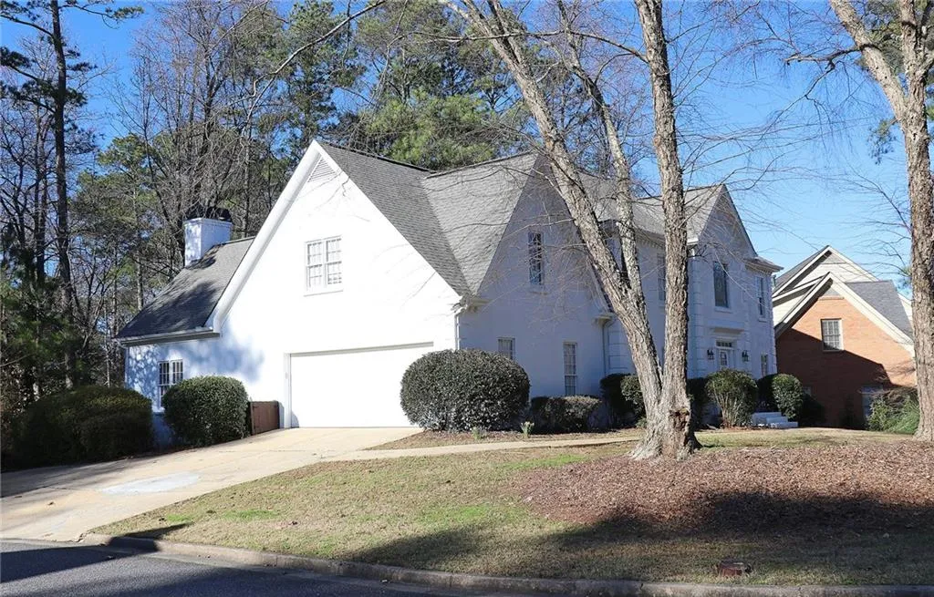2110 Dunwoody Heritage Drive, Sandy Springs, Georgia 30350, 6 Bedrooms Bedrooms, ,5 BathroomsBathrooms,Residential,Sold,2110 Dunwoody Heritage Drive,6695307