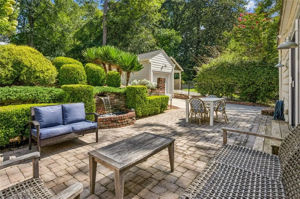 200 Eureka Drive Ne, Atlanta, Georgia 30305, 3 Bedrooms Bedrooms, ,2 BathroomsBathrooms,Residential,For Sale,200 Eureka Drive Ne,7623015
