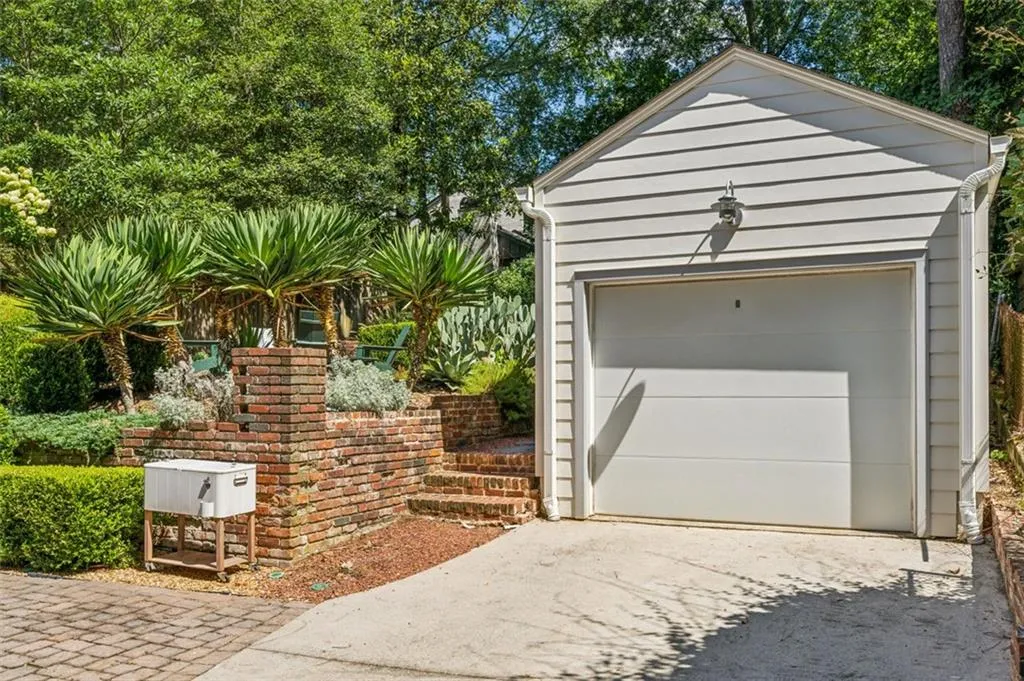200 Eureka Drive Ne, Atlanta, Georgia 30305, 3 Bedrooms Bedrooms, ,2 BathroomsBathrooms,Residential,For Sale,200 Eureka Drive Ne,7623015