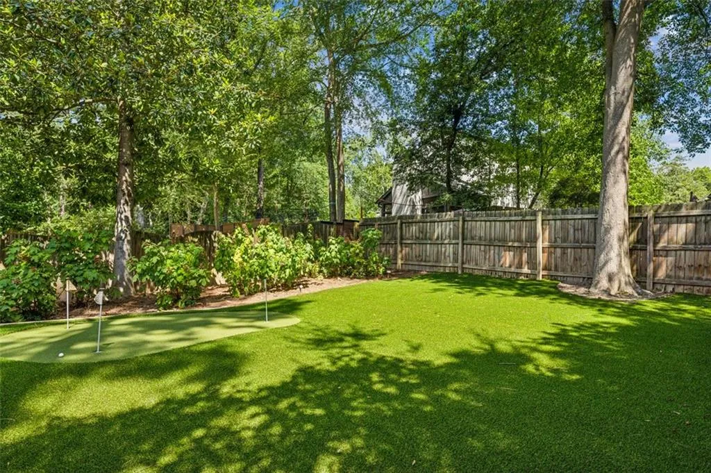 200 Eureka Drive Ne, Atlanta, Georgia 30305, 3 Bedrooms Bedrooms, ,2 BathroomsBathrooms,Residential,For Sale,200 Eureka Drive Ne,7623015