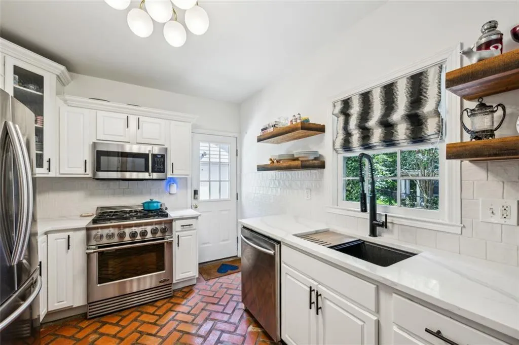 200 Eureka Drive Ne, Atlanta, Georgia 30305, 3 Bedrooms Bedrooms, ,2 BathroomsBathrooms,Residential,For Sale,200 Eureka Drive Ne,7623015