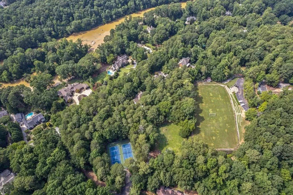 515 Valley Hall Drive, Sandy Springs, Georgia 30350, 5 Bedrooms Bedrooms, ,3 BathroomsBathrooms,Residential,Sold,515 Valley Hall Drive,7090212