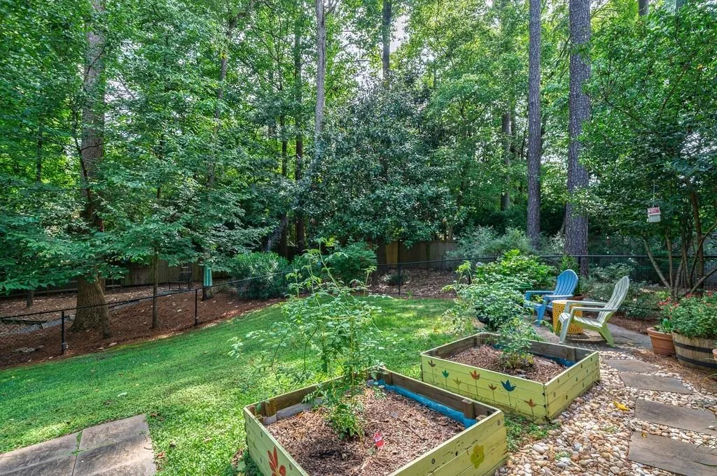 515 Valley Hall Drive, Sandy Springs, Georgia 30350, 5 Bedrooms Bedrooms, ,3 BathroomsBathrooms,Residential,Sold,515 Valley Hall Drive,7090212