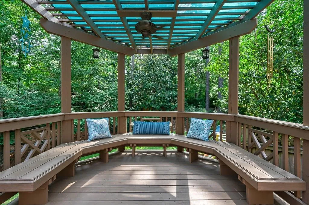 515 Valley Hall Drive, Sandy Springs, Georgia 30350, 5 Bedrooms Bedrooms, ,3 BathroomsBathrooms,Residential,Sold,515 Valley Hall Drive,7090212